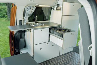 Reimo VW Caddy Maxi Camp LWB Furniture Unit, High-Gloss White, with Cool Box, Sink, AGM Battery and Electrics