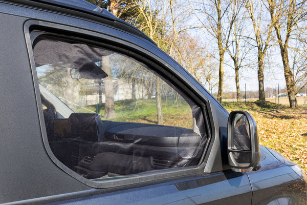 Carbest Mosquito net with magnetic attachment Ford V710 Custom / Tourneo from 2023 - cab - 461374 | Stahlor image 1