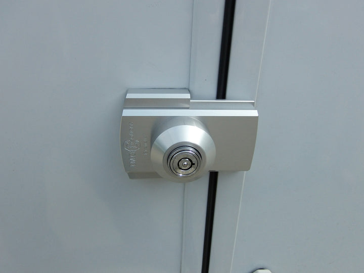 Universal body lock for suitcase flaps