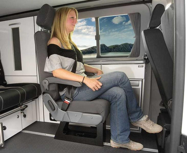 Reimo Single seat A400 with integrated three-point belt - belt connection right - 59371 | Stahlor image 1