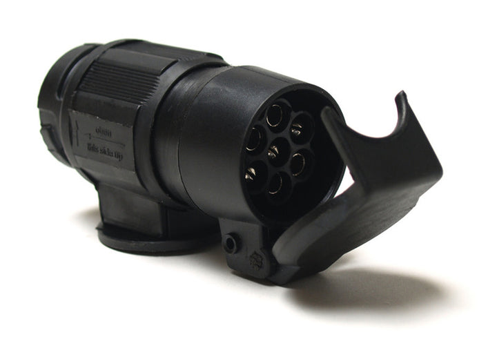 Short adapter 13-pin socket to 7-pin plug on trailer