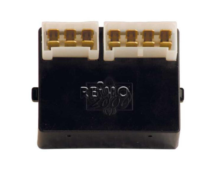 Switch box for retraction of the step at the touch of a button