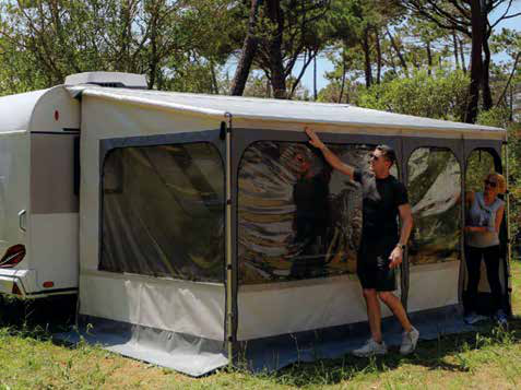 Caravanstore ZIP XL 450 – part no. 443776 (Reimo catalogue image, catalogue image of the Caravanstore ZIP series, shown with the optional privacy room)